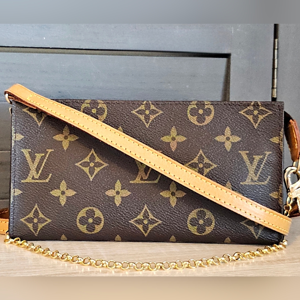 Authentic LOUIS VUITTON Monogram Pochette Pouch Crossbody